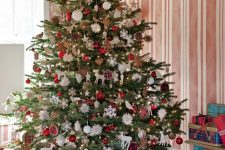 a bright Christmas tree with white and red ornaments, deer and bird figurines, snowflakes and plaid ornaments is a fun and bold idea