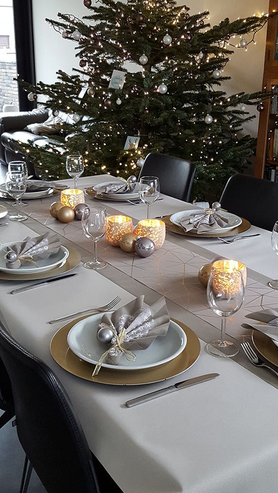 63 Amazing Christmas Table Decorations DigsDigs