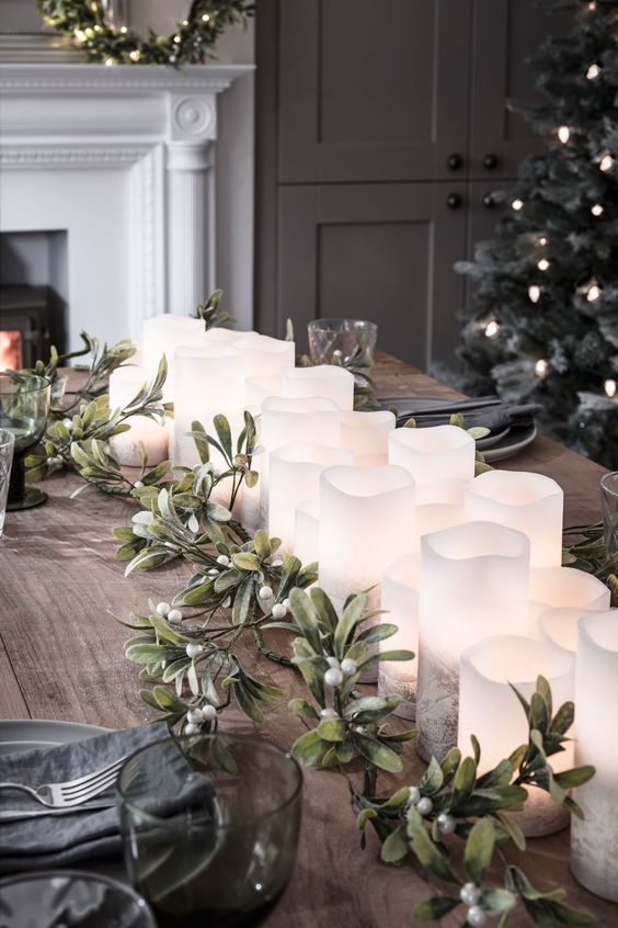 63 Amazing Christmas Table Decorations DigsDigs