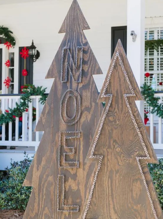 plywood Christmas trees decorated with nail heads will be a nice idea for any outdoor space