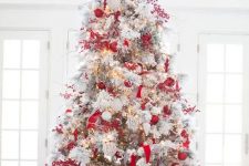 red and white Christmas tree decor is a bold solution and looks rather traditional
