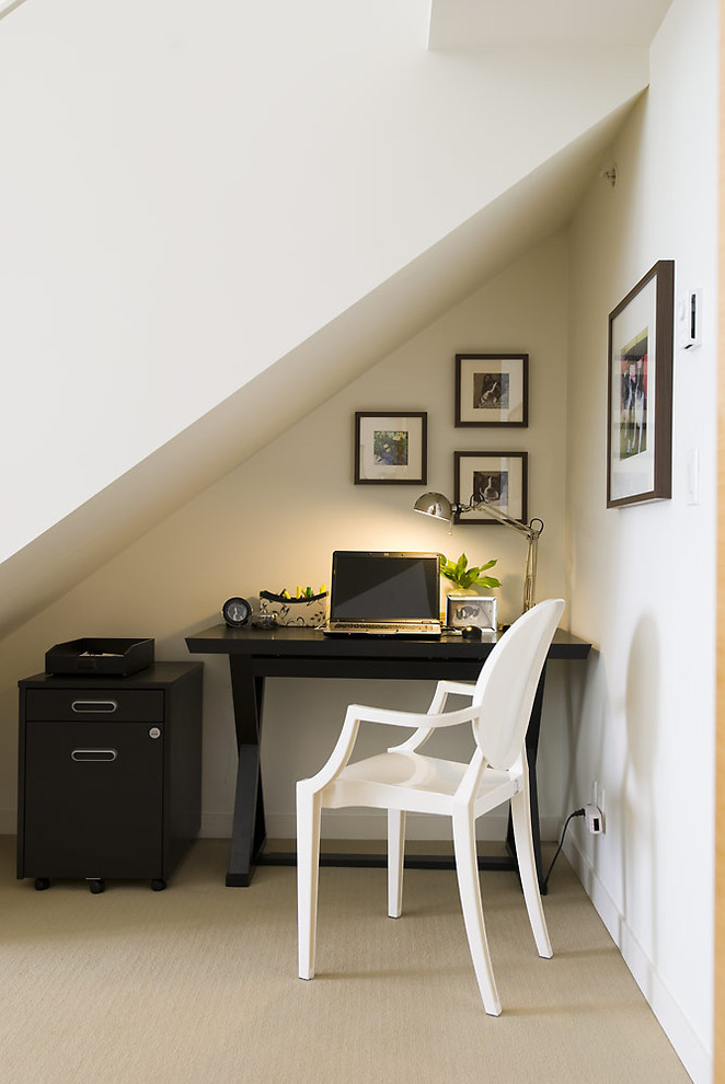 Even really awkward niches could be equipped with small desks.  (Maria Killam)