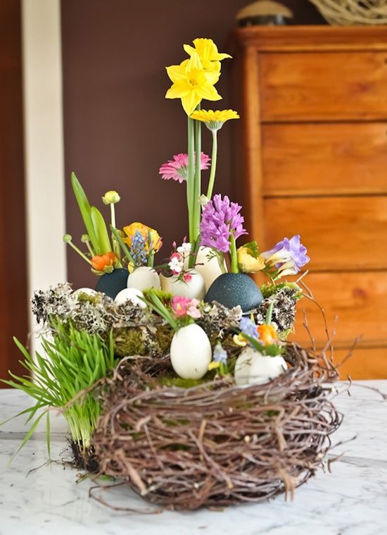 a super cool Easter centerpiece of a nest with moss, faux eggs and some spring bulbs growing is a cool idea