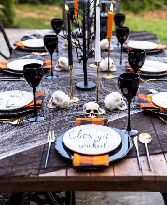 58 Cool Halloween Table Décor Ideas - DigsDigs