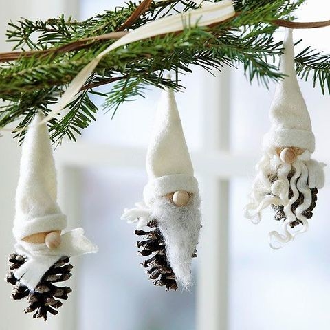 awesome outdoor and indoor pinecone decorations for christmas