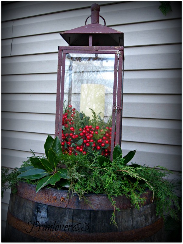 65 Amazing Christmas Lanterns For Indoors And Outdoors - DigsDigs