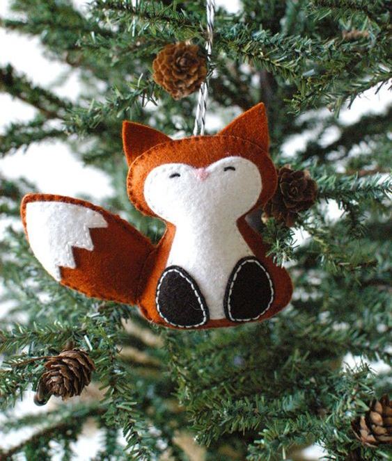 a pretty felt fox Christmas ornament in natural colors is a very chic and lovely idea to rock, everyone will like it