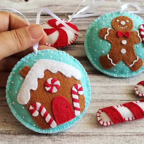 blue round felt Christmas ornaments with gingerbread men and houses are very lovely and very cozy at the same time
