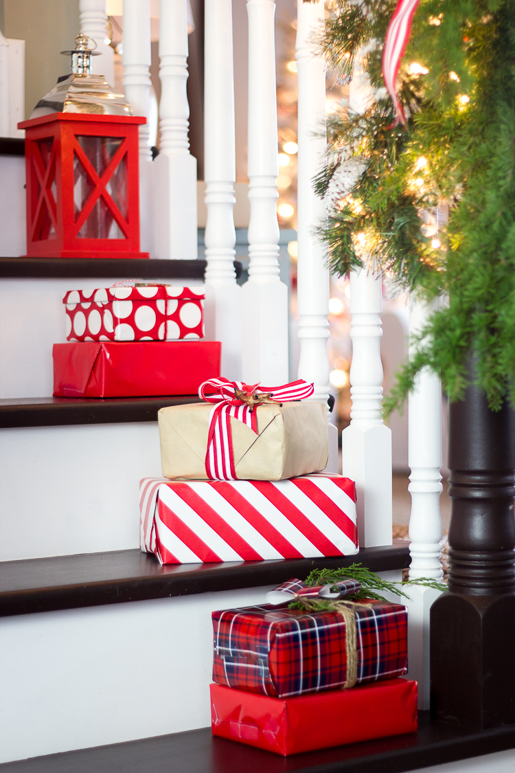 100 Awesome Christmas Stairs Decoration Ideas DigsDigs