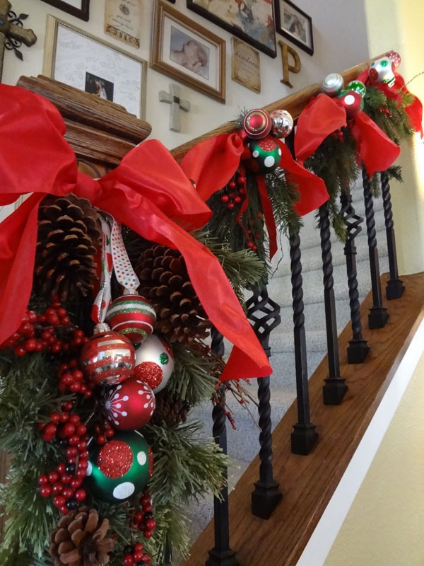 awesome christmas stairs decoration ideas