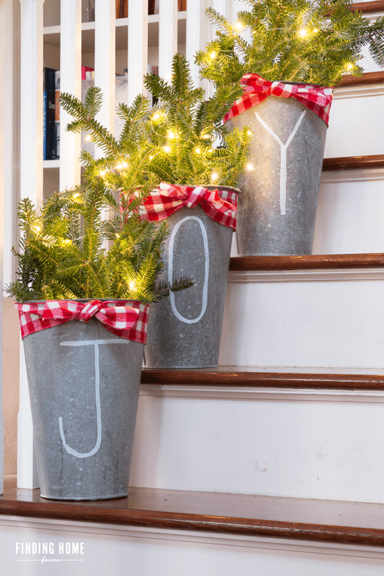 awesome christmas stairs decoration ideas