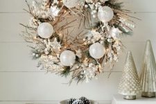 a gorgeous DIY Christmas wreath with white ornaments