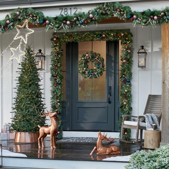 70 Cool Christmas Porch Décor Ideas DigsDigs
