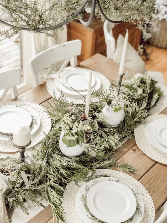 38 Inspiring Rustic Christmas Table Settings DigsDigs