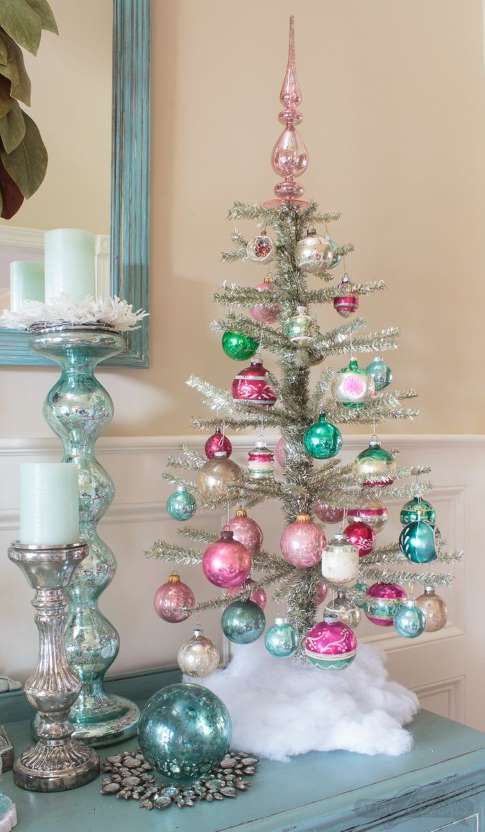 49 Beautiful Vintage Christmas Tree Ideas - DigsDigs