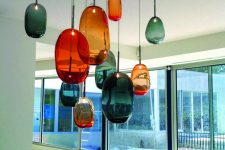 beautiful and mismatching glass bubble pendant lamps in ornage and teal will make your kitchen colorful and unique
