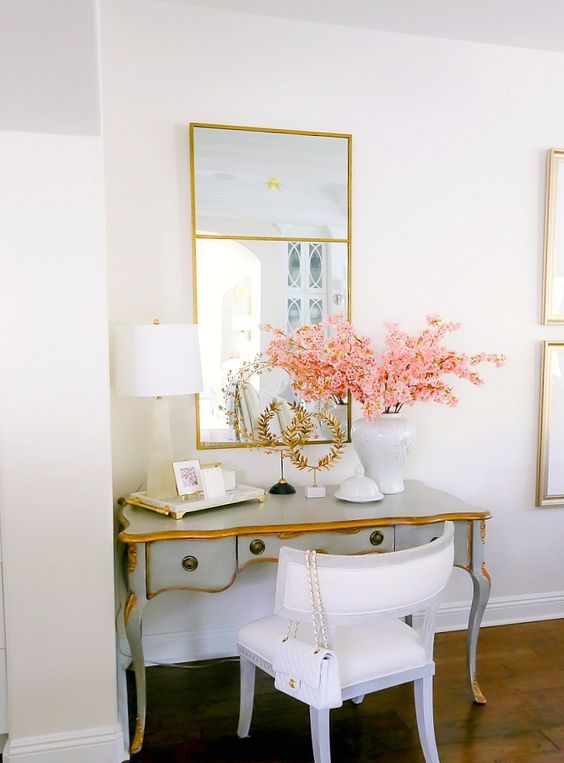 blooming branches in a chic vase will make yoru workspace look very chic, refined and very spring like