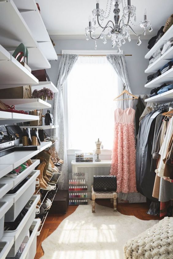 49 Pretty Feminine WalkIn Closet Design Ideas DigsDigs