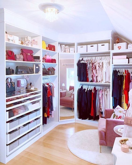 49 Pretty Feminine Walk-In Closet Design Ideas - DigsDigs