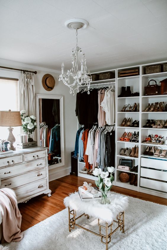 49 Pretty Feminine WalkIn Closet Design Ideas DigsDigs