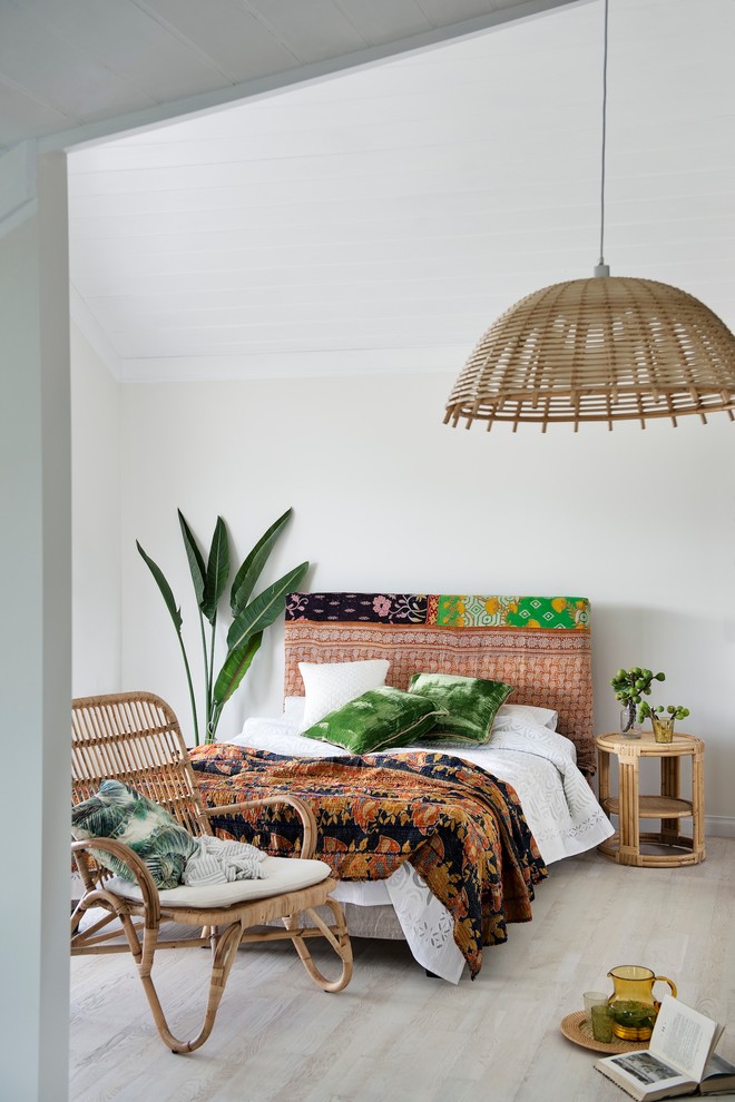 Beachy Accents For A Tropical Bedroom