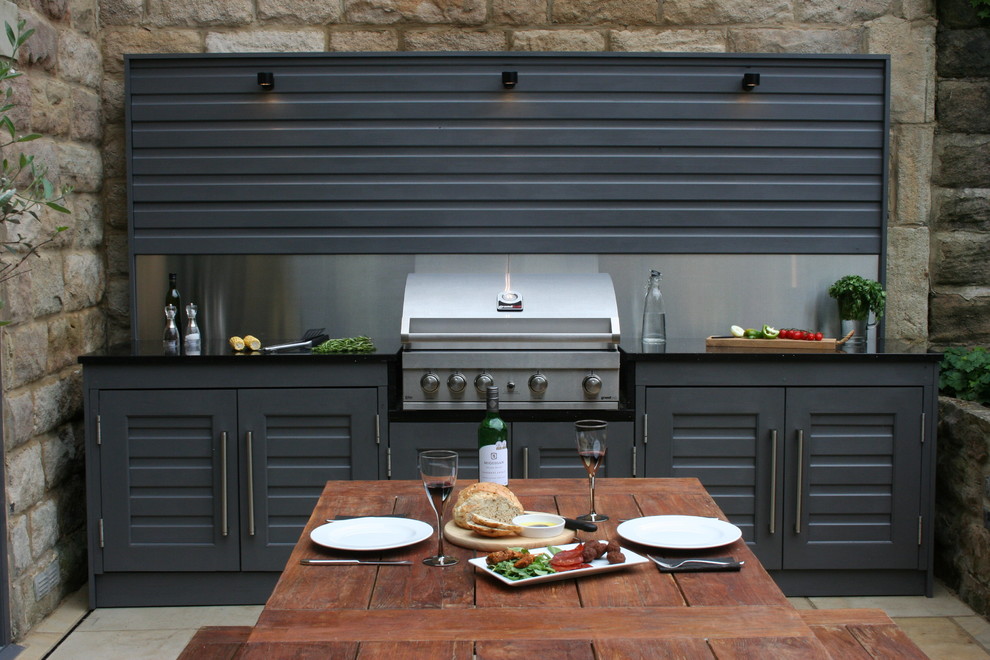 Even an urban courtyard could become a great place for an outdoor cooking.