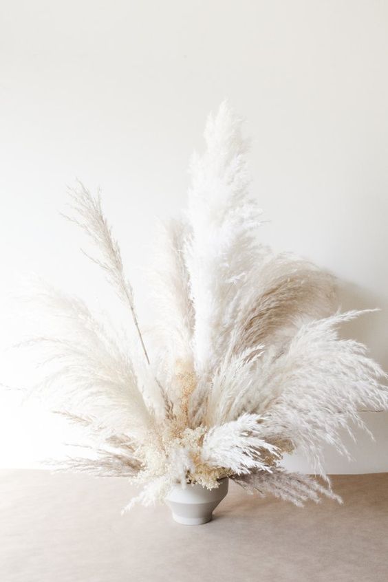     2021 a-vase-with-white-pa