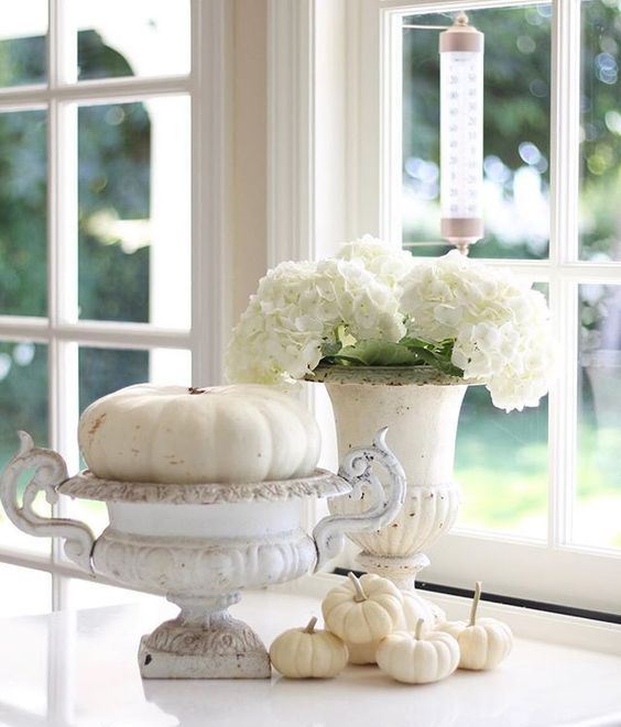     2021 a-white-fall-decorat