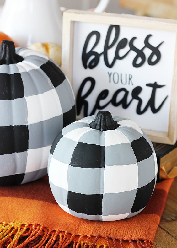 natural pumpkins painted plaid, in black, white and grey, look chic, modern and rustic at the same time