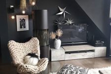 a butterfly chair covered with a chunky knit piece looks fantastic, it’s veyr cozy and welcoming