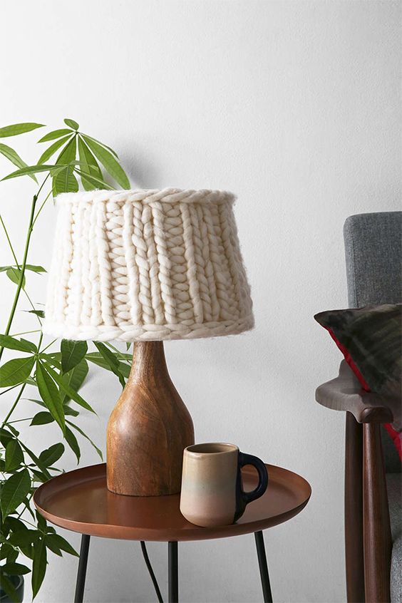 a table lamp with a wooden base and a chunky knit lampshade is a great idea to make your interior soothing and warming up