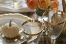 gold rimmed glasses are a refined and beautiful choice for any kind of Thanksgiving tablescape, rock them for sure