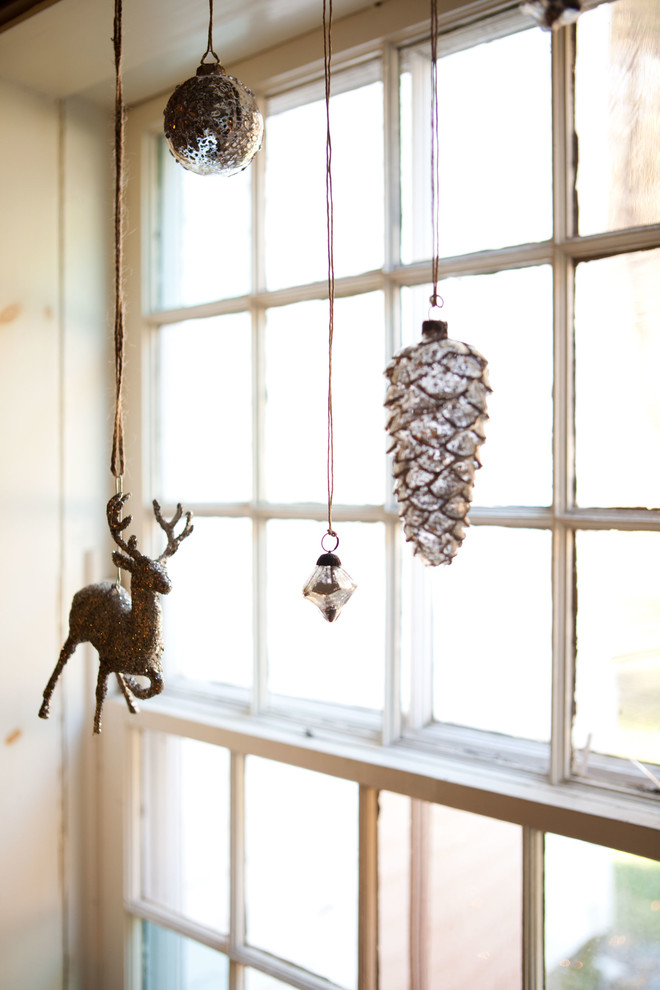 70 Awesome Christmas Window Décor Ideas - DigsDigs