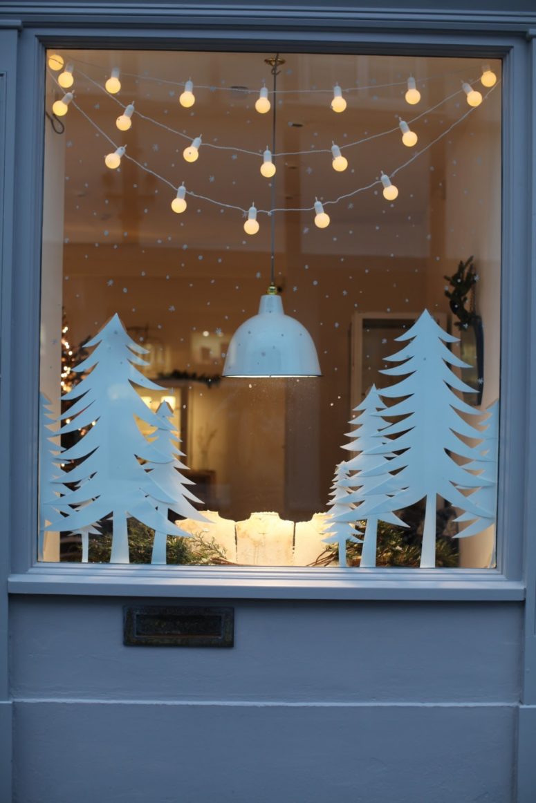 70 Awesome Christmas Window Décor Ideas - DigsDigs