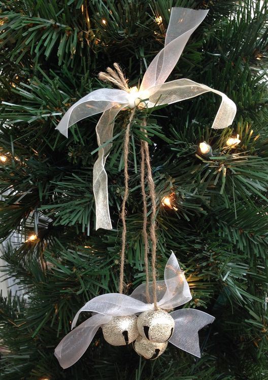 a Christmas ornament of silver glitter bells, white ribbon bows is an easy decoration that you can DIY