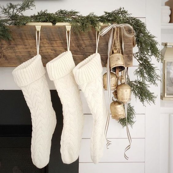 a cute rustic-looking christmas mantel