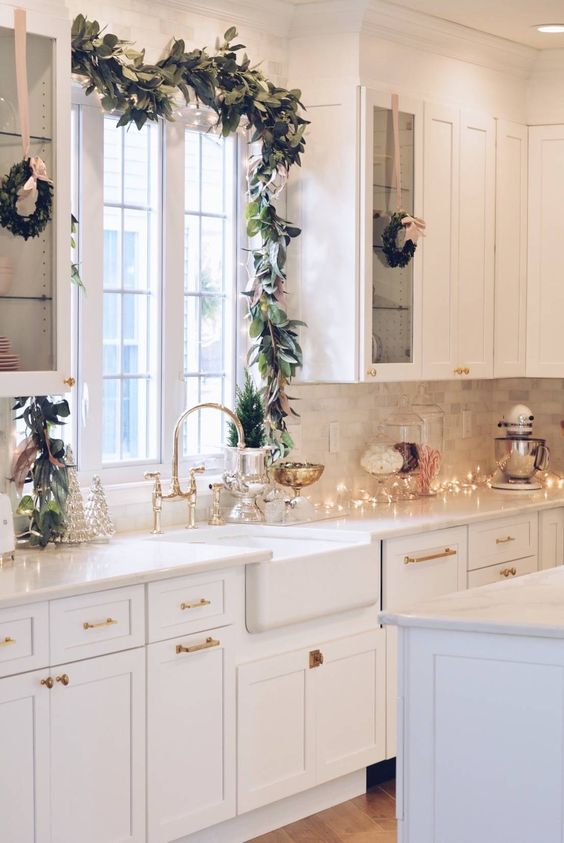 75 Cozy Christmas Kitchen Decor Ideas Digsdigs