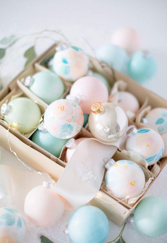 lovely pastel and floral Christmas ornaments are amazing to style your Christmas tree in a very tender and soft way