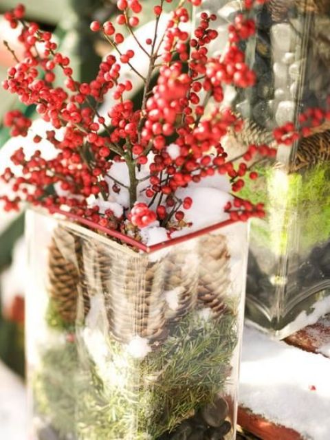 a Christmas centerpiece of evergreens, pinecones, cranberries and faux snow is a lovely decor idea for winter, make one yourself