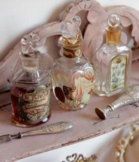 vintage bottles with lids, vintage cutlery and pink decor are a great combo for adding a vintage feel to the space