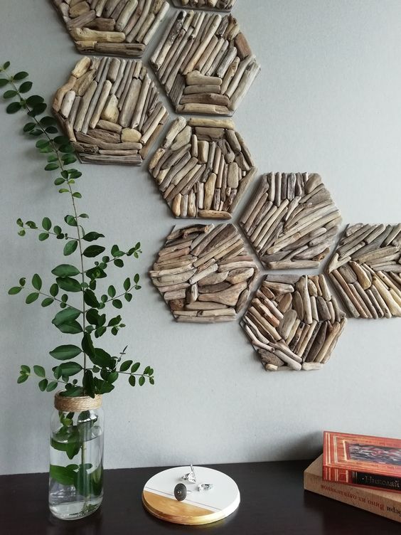 a mirror partly decorated with driftwood is a cool and chic idea to make your space relaxed and beachy