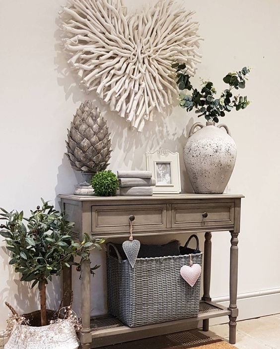 an oversized whitewashed driftwood heart as an artwork over the console for a sweet and cute look