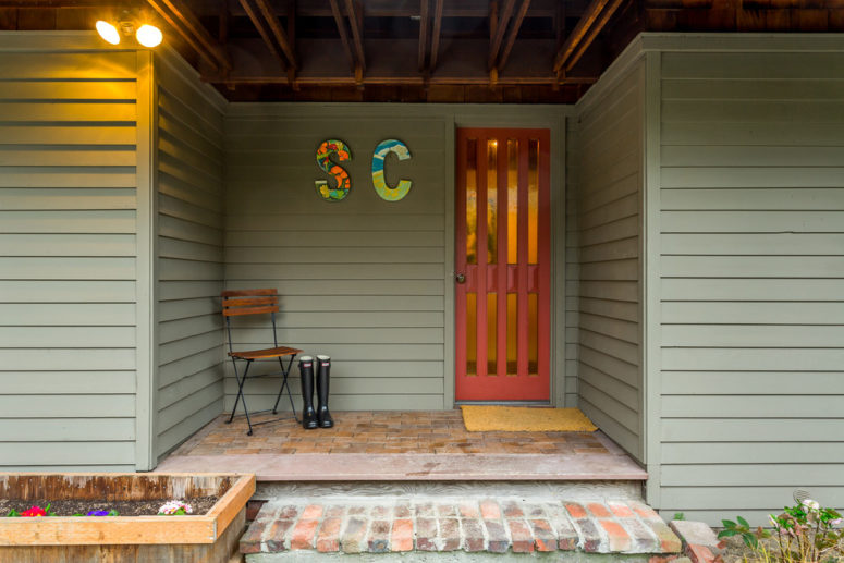 any brick porch looks so great that it doesn't really need any decor