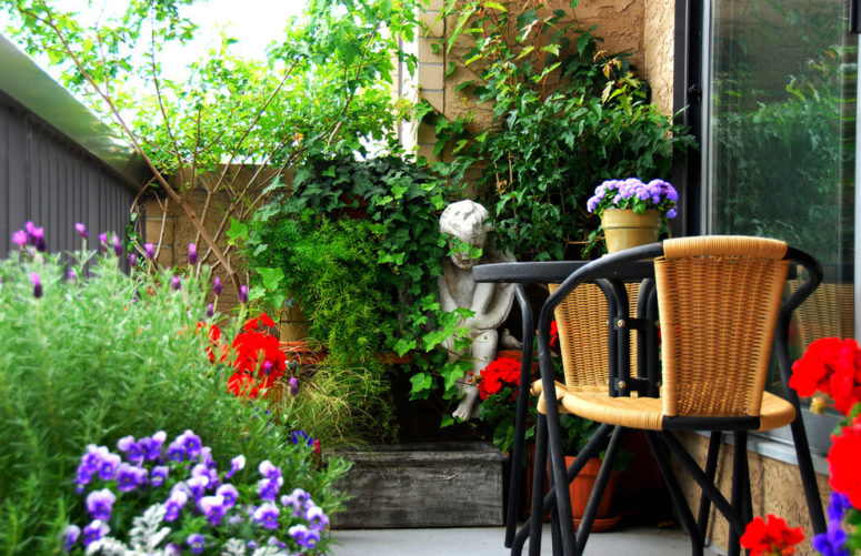 If you manage to put a lot of greenery on your balcony you won't even notice that you live in a big city, it will feel like a garden