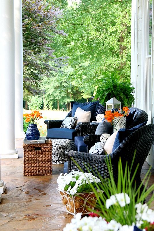 63 Joyful Summer Porch Décor Ideas - DigsDigs