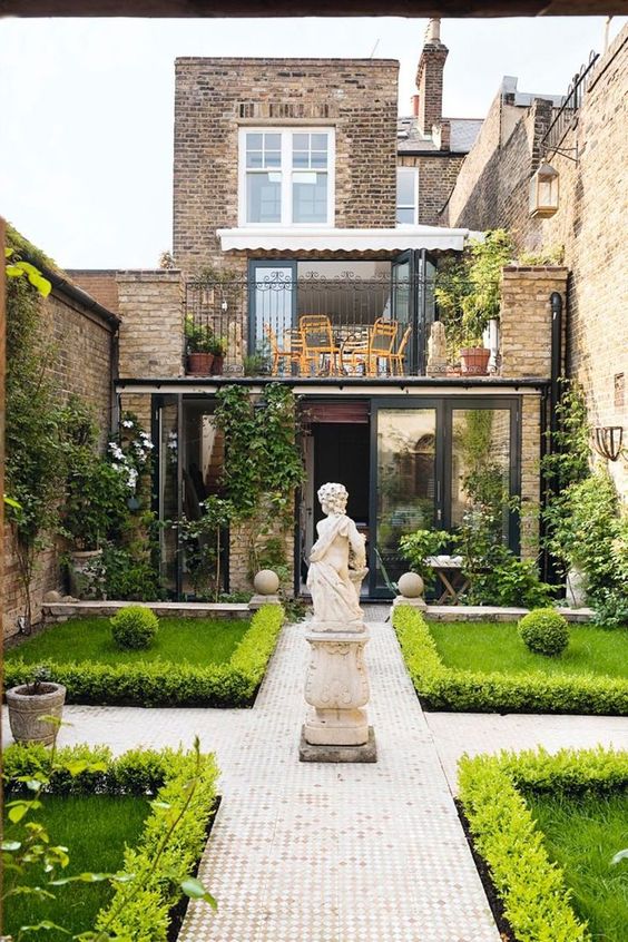 49 Beautiful Townhouse Courtyard Garden Designs - DigsDigs