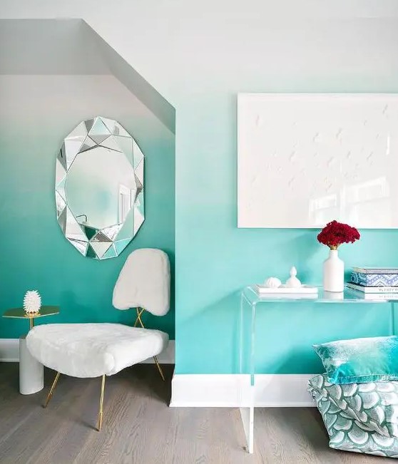 an ombre wall from white to turquoise with an alcove is a bold decoration idea to try