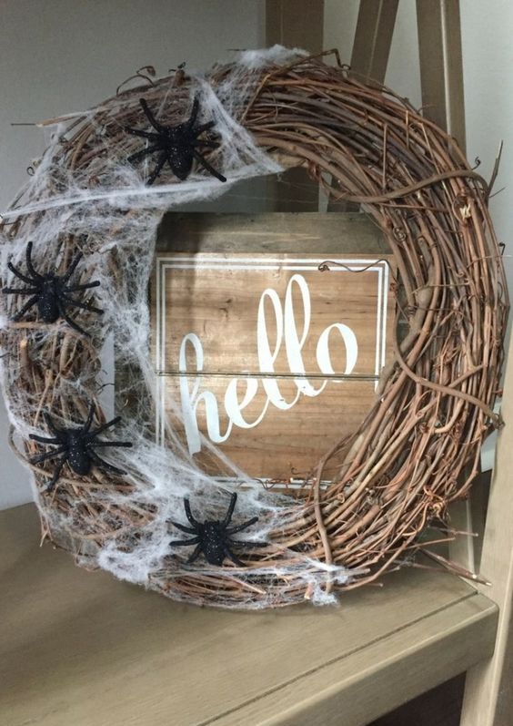 a cute rustic wreath for Halloween