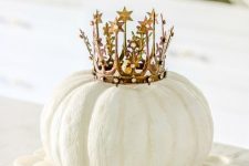 a white pumpkin with a gold crown is an adorable Halloween centerpiece with a strong glam feel