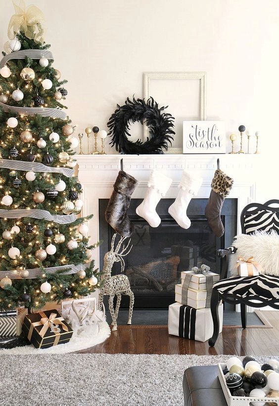 54 Super Elegant Black And Gold Christmas D cor Ideas DigsDigs